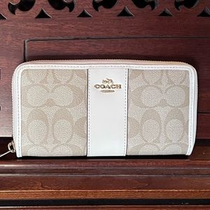NWT COACH Accordion Zip Wallet In Signature Canvas